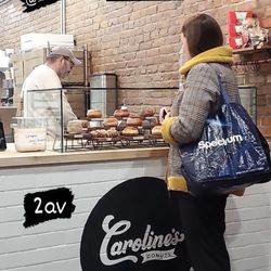 Caroline's Donuts - Inside
