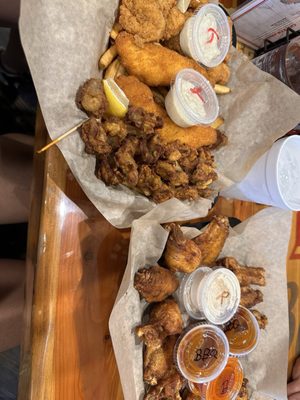 Turtle’s Bar & Grill by null