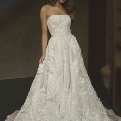 Alma's Bridal - 3D beaded lace appliqués and sequins that catch the light beautifully.