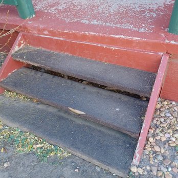 Discovery Lodge - Liability of a bad accident happening soon on these stairs leading to the unit!!! - Hotels Near Me - Estes Park, Colorado