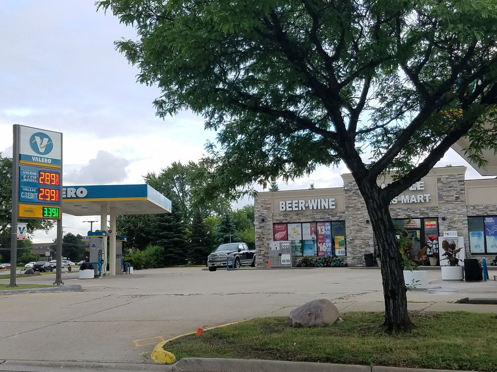 MAPLE GAS MART Updated September 2024 1490 E Maple Rd, Troy