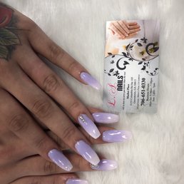 Beautiful sns ombré nails by Vinnie. He never fails me.