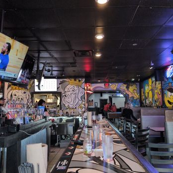 Shakers Public House - Bar area - Bars Near Me - Worthington, Ohio