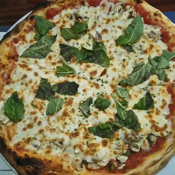 Pizzeria Dei Compari - Pizza Near Me - Montreal, Quebec