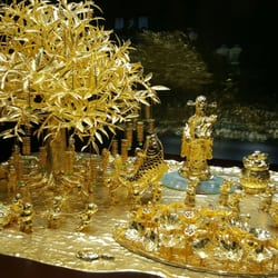 周大福 - Choy san and money tree