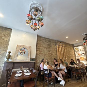 Cedar Palace - Atmosphere - Lebanese Near Me - Chicago, Illinois