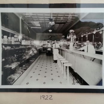 Aglamesis Bros - Not much has changed up front. - Ice Cream & Frozen Yogurt Near Me - Cincinnati, Ohio