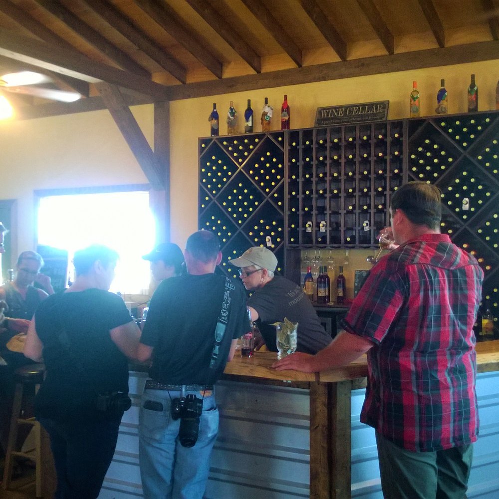 Dancing Bee Winery - Wineries Near Me - Rogers, Texas