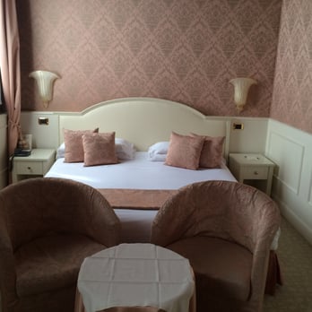 Duodo Palace Hotel - More shots of our "pink princess room" at the Duodo Palace. (April 2015) - Hotels Near Me - Venezia, VE