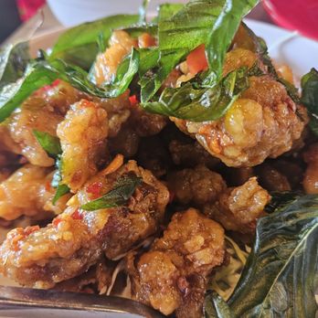 Thai Wisdom Lounge Edmonds - Crispy Garlic Chicken - Thai Near Me - Edmonds, Washington