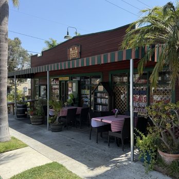 Ma 'n Pa Grocery - entrance and front patio - Grocery Near Me - Long Beach, California