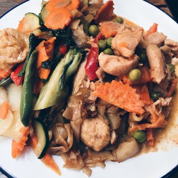 Mr Bee Thai Kitchen - Chicken curry, vegetables & noodles - Thai Near Me - Sydney, NSW