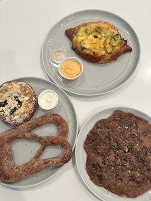 FatBelly Pretzel Bakery & Deli by null