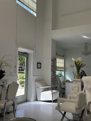 La Vella Nails & Beauty Spa