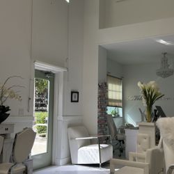 La Vella Nails & Beauty Spa - Beautiful salon. Been coming here for years.