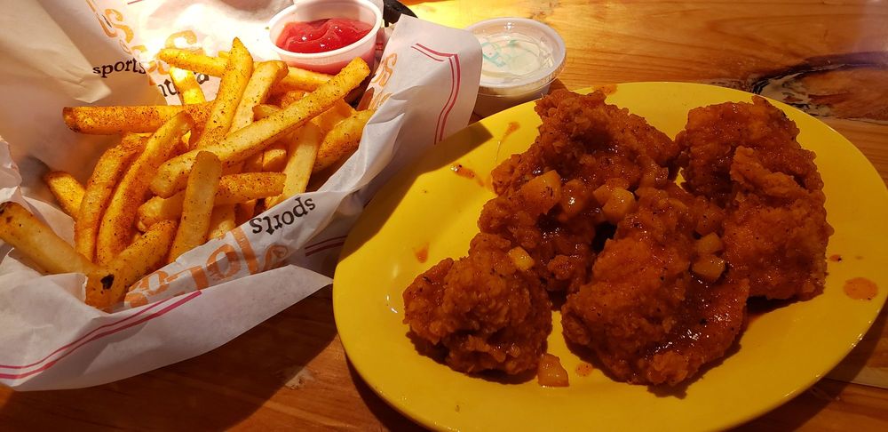 Ojos Locos Sports Cantina