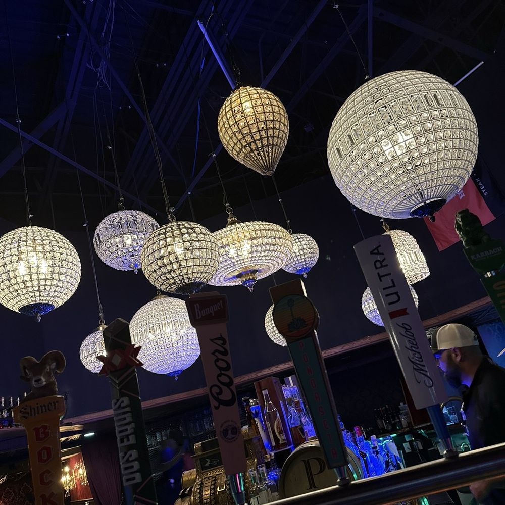 Cactus Cove Inn & Suites - Bar decor - Hotels Near Me - Amarillo, Texas