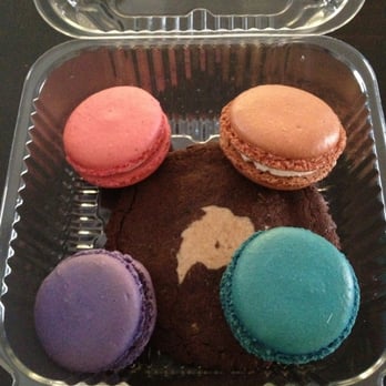 Bakeshop - Assortment of macarons on a PB pillow cookie - Desserts Near Me - Arlington, Virginia Bakeshop - Assortment of macarons on a PB pillow cookie - Desserts Near Me - Arlington, Virginia