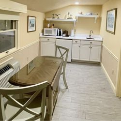 Anchor In - Cute little kitchen!