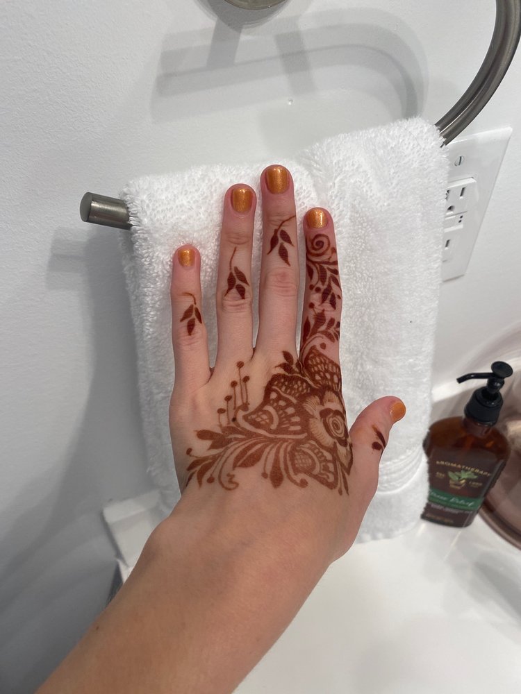 US Nails & Spa Logo