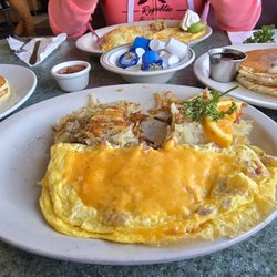Goodys - Pancakes with Ham & cheese and avocado omelet.