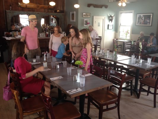 Horn's Eatery by null