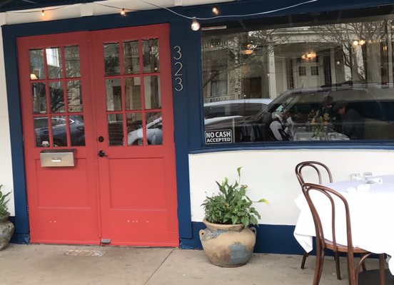 Tonti's Cocktail Bar & Bistro by null