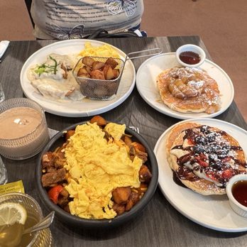 Chicago Waffles - Short Ribs Shack Skillet Berrylicious Stack Pancakes Cinnamon Apple Stack Pancakes Country Crunch & Gravy - Breakfast & Brunch Near Me - Chicago, Illinois Chicago Waffles - Short Ribs Shack Skillet Berrylicious Stack Pancakes Cinnamon Apple Stack Pancakes Country Crunch & Gravy - Breakfast & Brunch Near Me - Chicago, Illinois