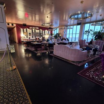 White Limozeen - More seating area - Cocktail Bars Near Me - Nashville, Tennessee White Limozeen - More seating area - Cocktail Bars Near Me - Nashville, Tennessee