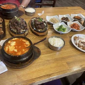 Go Goong - Beef soft tofu soup, galbi, chicken wings, bulgogi and banchan. - Korean Near Me - Dublin, California Go Goong - Beef soft tofu soup, galbi, chicken wings, bulgogi and banchan. - Korean Near Me - Dublin, California