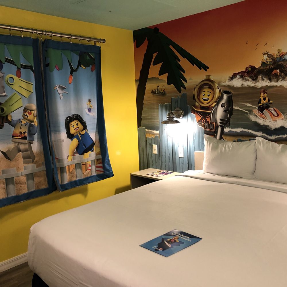 Legoland Beach Retreat - King bed - Hotels Near Me - Winter Haven, Florida