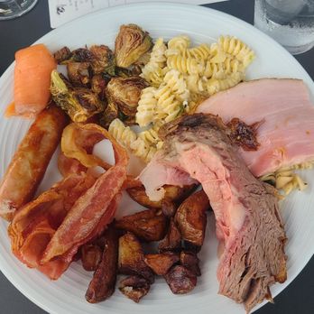 Pinstripes - Brunch buffet - New American Near Me - Orlando, Florida