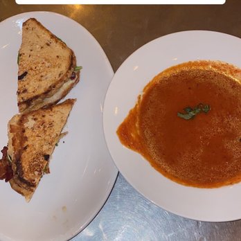 Perfect Pear Bistro - Grilled cheese and tomato soup - New American Near Me - Tempe, Arizona