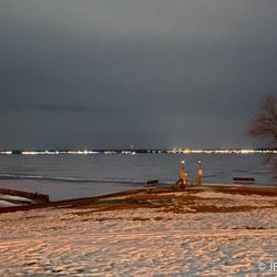 The Washburn Inn - Ashland across the bay