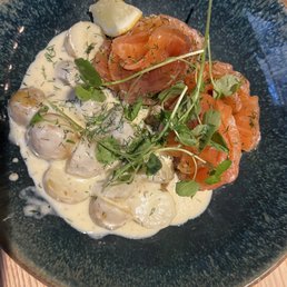 Cold cured salmon with dill creamy potatoes Cold cured salmon with dill creamy potatoes