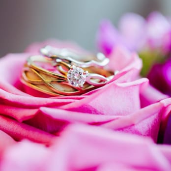Goodvibes Photography - rings on the flowers - Session Photography Near Me Goodvibes Photography - rings on the flowers - Session Photography Near Me