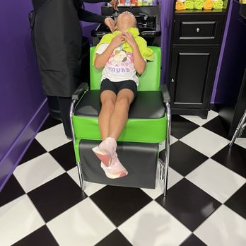 Sharkeys Cuts For Kids - Hair washing station - Kids Hair Salons Near Me - Kennesaw, Georgia Sharkeys Cuts For Kids - Hair washing station - Kids Hair Salons Near Me - Kennesaw, Georgia