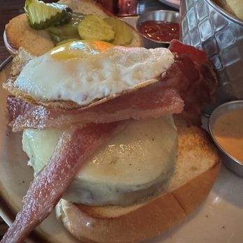 Granary Tavern - Cheeseburger with egg and bacon - New American Near Me - Boston, Massachusetts Granary Tavern - Cheeseburger with egg and bacon - New American Near Me - Boston, Massachusetts
