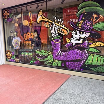 Universal Studios Florida - Gift shop that's decorated for Mardi Gras - Amusement Parks Near Me - Orlando, Florida Universal Studios Florida - Gift shop that's decorated for Mardi Gras - Amusement Parks Near Me - Orlando, Florida