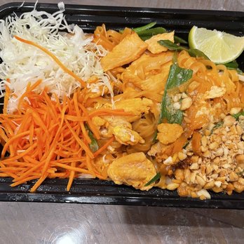 Basil Thai Cooking - Pad Thai Noodles - Thai Near Me - Arcadia, California