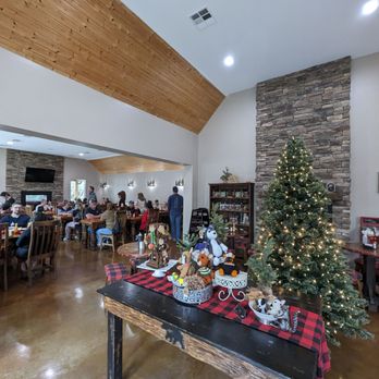 Pine Street Eats & Sweets - a christmas tree - Breakfast & Brunch Near Me - Tomball, Texas