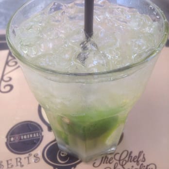 Le Petit Café - Wine Bars Near Me - Lisbon, 11 Le Petit Café - Wine Bars Near Me - Lisbon, 11