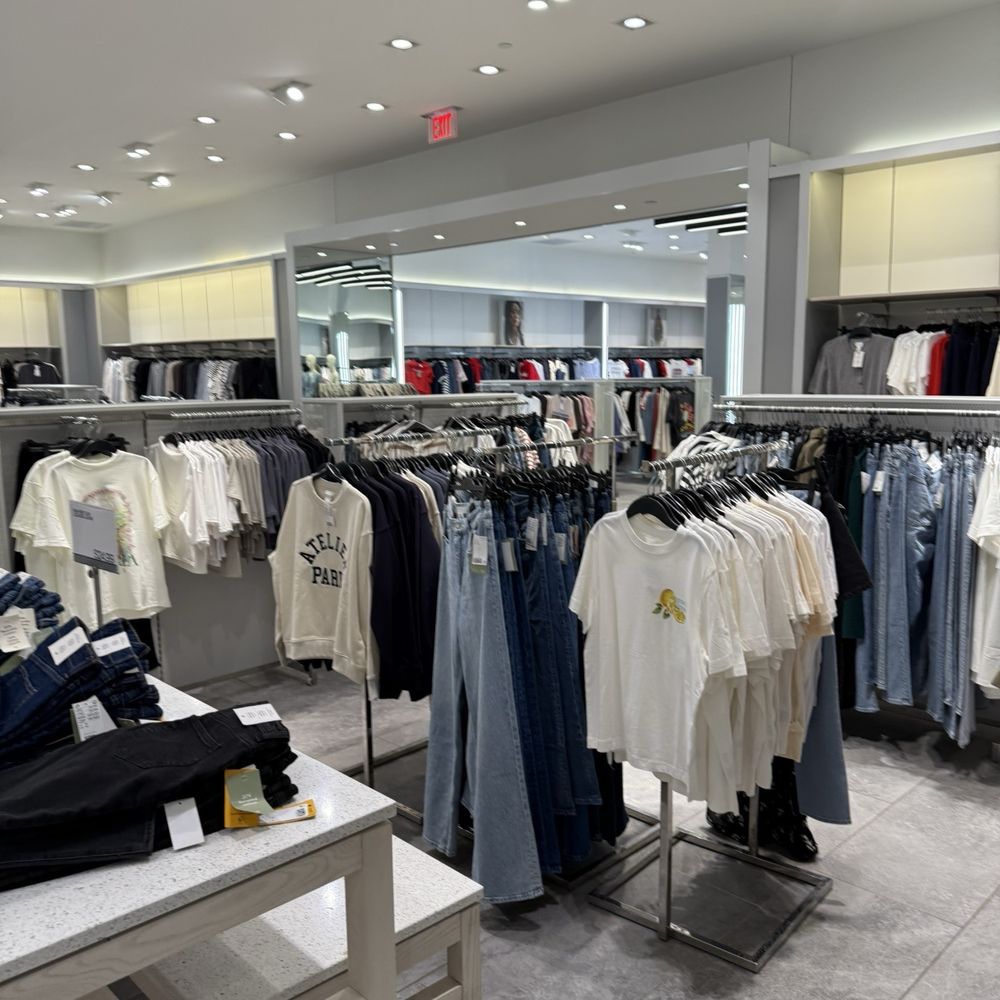 H&M - Men's Clothing Near Me - South Burlington, Vermont