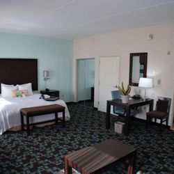 Hampton Inn & Suites Nashville @ Opryland - Guest room