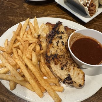 Willie's Restaurant and Bar - Birria grilled cheese - New American Near Me - Baton Rouge, Louisiana