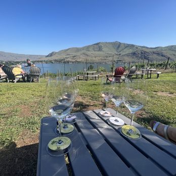 Vin du Lac Winery & Bistro - New American Near Me - Chelan, Washington