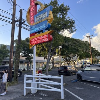 Leonard's Bakery - Bakeries Near Me - Honolulu, Hawaii