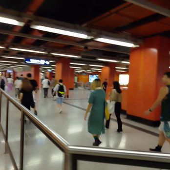 港鐵荔枝角站 - Concourse - Metro Stations Near Me - Hong Kong, HK
