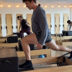Reformer lunges