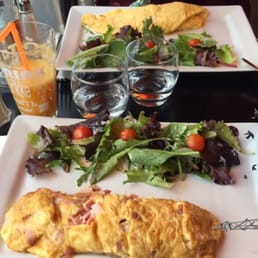 The cheese and ham omelet and the cheese omelet with fresh bread and freshly squeezed orange juice. The cheese and ham omelet and the cheese omelet with fresh bread and freshly squeezed orange juice.